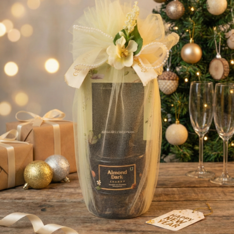 Velvet Indulgence New Year Hamper – Pista Vanilla & Dark Almond Charm